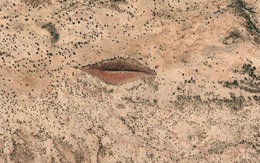 ‘Đôi môi khổng lồ’ giữa sa mạc Sudan gây sốt trên Google Earth