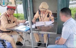 Bị tước bằng lái vì vi phạm nồng độ cồn kịch khung, cán bộ xã vẫn lái xe trên cao tốc