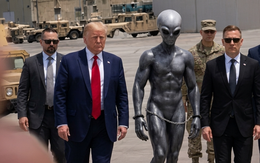 Ông Trump đăng ảnh 'bắt sống người ngoài hành tinh'