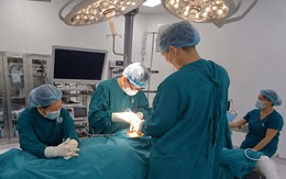 Cứu sống công nhân té giàn giáo thủng cơ hoành, rách gan