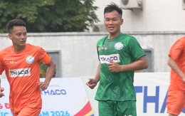 Cầu thủ Cao Bằng tự lái xe đưa cả đội về Hà Nội đá bóng