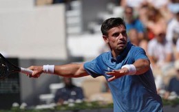 Hy hữu ở Roland Garros 2026, tay vợt vội vã chạy khỏi sân vì 'Tào Tháo rượt'