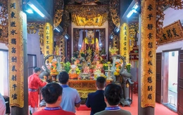 Ban tổ chức Giải bóng đá công nhân, viên chức Việt Nam dâng hương Đức Thánh Gióng