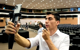 YouTuber đủ chiêu trò câu view thắng lớn ở chốn nghị trường