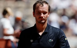 Medvedev thua sốc ở vòng đầu tiên Roland Garros 2026