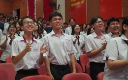 'Sau này em muốn quay về làm hiệu trưởng của trường'