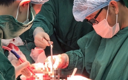 Nghẹt thở cứu ca đứt lìa động mạch cổ, ngưng tim: Ép tim 20 phút, vừa mổ vừa hồi sức