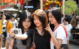TP.HCM đón hơn 1,69 triệu khách dịp lễ, thu 8.700 tỉ đồng