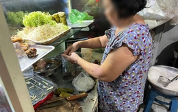 Người bán thức ăn không đeo khẩu trang, găng tay: Ai giám sát, xử phạt?