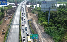 Cao tốc TP.HCM - Long Thành kẹt dài ngày cuối lễ, khuyến cáo đi quốc lộ 1