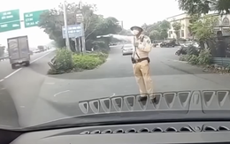 Đã đi sai làn đường, còn thách thức CSGT 'bây giờ anh đang vội'