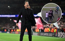 Đang thua, HLV Simeone nổi cộc vì phía Arsenal giục hết giờ