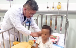Bé trai bị mẹ ruột và người tình bạo hành đã qua cơn nguy kịch, sức khỏe ổn định