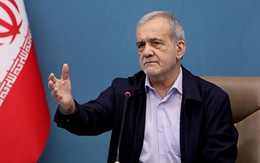 Iran tuyên bố 'không đầu hàng' trước sức ép quân sự của Mỹ