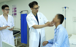Xô xát trong nhà, em họ cắn đứt môi anh