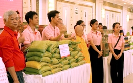 Ngân hàng thực phẩm kết nối doanh nghiệp, trao tặng đúng người yếu thế