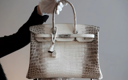 Sẽ đấu giá 2 túi Hermes da cá sấu bạch tạng của bà Trương Mỹ Lan vào ngày 21-5