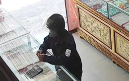 Trộm xe máy, điện thoại rồi cướp giật dây chuyền vàng, vứt xe xuống sông phi tang do không bán được