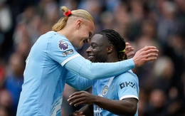 Đánh bại Brentford, Man City chỉ còn kém Arsenal 2 điểm