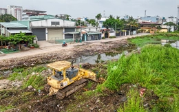 2,7km vành đai 2 TP.HCM tái khởi động, máy móc rầm rộ sau hơn 5 năm chờ đợi