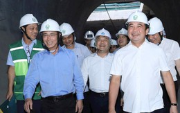 Bí thư Hà Nội thị sát ga ngầm tuyến metro Nhổn - ga Hà Nội, yêu cầu phải xong trong năm 2027