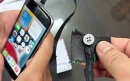 Dùng điện thoại kết nối camera dạng cúc áo và tai nghe siêu nhỏ để gian lận thi bằng lái