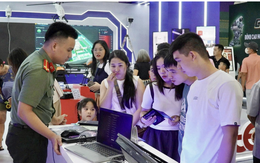 Đến phố đi bộ Nguyễn Huệ trải nghiệm 'Bức tường an ninh mạng', nhận diện các chiêu trò lừa đảo