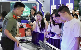Đến phố đi bộ Nguyễn Huệ trải nghiệm 'Bức tường an ninh mạng', nhận diện các chiêu trò lừa đảo