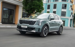 Kia Sorento hybrid ở Việt Nam giá từ 1,349 tỉ, gây ngạc nhiên khi rẻ hơn bản máy dầu