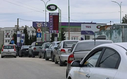 Nhiều cây xăng ở bán đảo Crimea đã cạn, chuyện gì đang xảy ra?