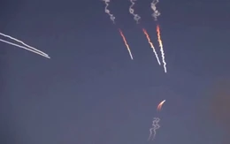 Iran tập kích các căn cứ Mỹ ở Trung Đông, Kuwait đóng không phận