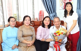 Lãnh đạo TP.HCM thăm, chúc thọ người cao tuổi tiêu biểu