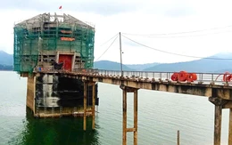 Dự án nâng cấp, sửa chữa hồ Kẻ Gỗ khó về đích đúng hạn do ảnh hưởng bởi thời tiết