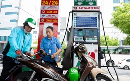 Xăng E5 bỗng dưng... đắt hàng, nhiều chủ xe đời cũ 'săn lùng'