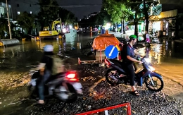 Đường Đặng Thùy Trâm ngập tứ phía, hố hào công trình thành 'bẫy' sau mưa