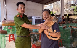 Đi tìm mèo cưng chỗ mấy chú công an phòng hình sự