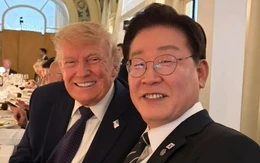 Ông Trump tặng bút, hẹn chơi golf với Tổng thống Hàn Quốc