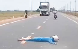Clip người phụ nữ nằm giữa đường chặn ô tô, công an vào cuộc xác minh