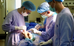 Phát hiện ung thư xương từ triệu chứng sưng đau khớp gối