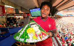 IShowSpeed đội nón lá vẽ hình Ronaldo đi xem World Cup