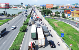 Cầu Đồng Nai bị thu hẹp để sửa chữa nên kẹt xe, khuyến cáo tài xế chọn lộ trình phù hợp
