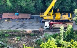 Video trục kéo xe container lao xuống vực sâu đèo Bảo Lộc sau tai nạn liên hoàn
