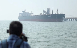 Iran lại đóng cửa Hormuz, kiên nhẫn cạn dần