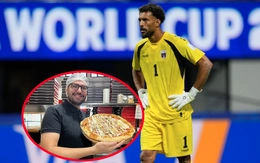 Từ người hùng World Cup đến... pizza Vozinha