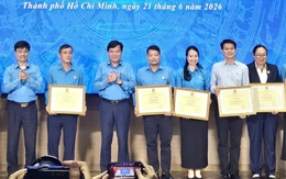 Tổng liên đoàn Lao động Việt Nam trao tặng bằng khen cho Báo Tuổi Trẻ