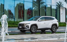 Tin tức giá xe: Hyundai Tucson giảm tới 100 triệu tại đại lý, 'đọ giá' với SUV B