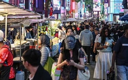 Ngày càng nhiều người trẻ Hàn Quốc về nhà làm 'con cái toàn thời gian'