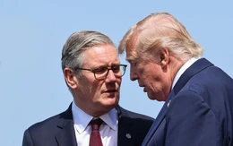 Ông Trump 'vừa đấm vừa xoa' sau khi Thủ tướng Anh Keir Starmer tuyên bố từ chức