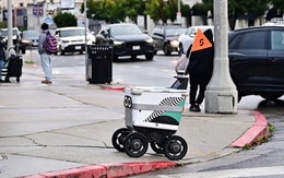 Robot giao hàng, con người làm gì?