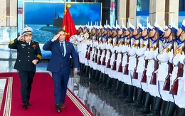 Quyền Bộ trưởng Hải quân Mỹ Hùng Cao thăm Hải quân Việt Nam